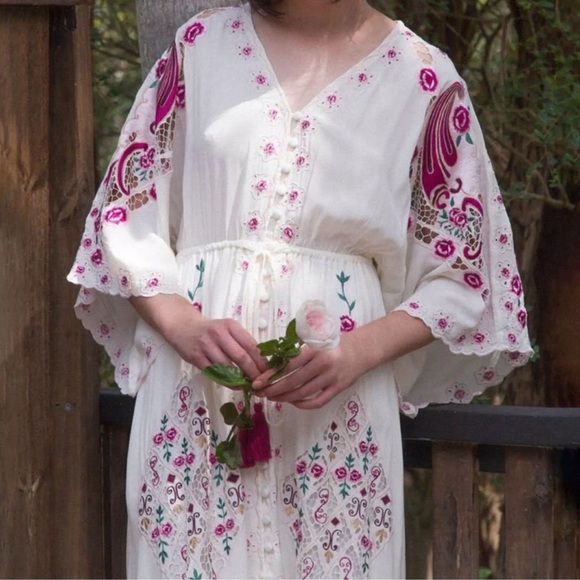 Star
Boho Kimono Embroidered
Eyelet Floral Filigree Magic Maxi Gown
$198 $459 - Picture 8 of 8